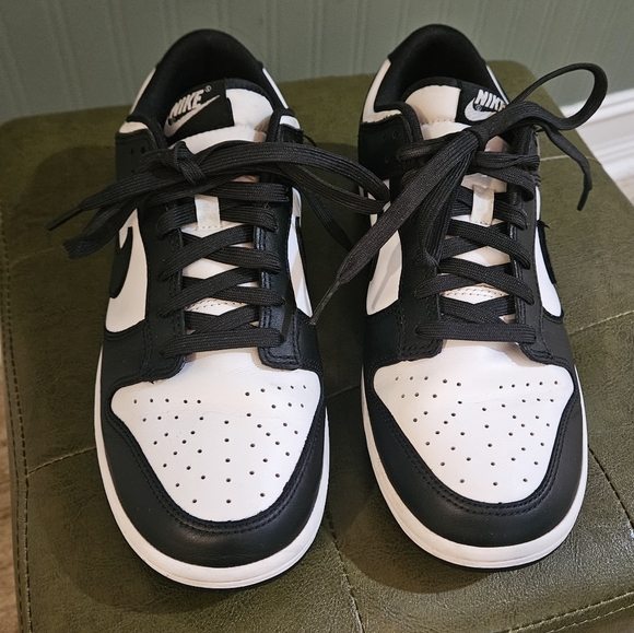 NIKE Dunk Low Retro Leather Sneakers In Panda. Black/White. Mens 7.5/Womens 8.5. - Picture 2 of 16